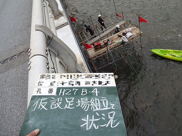 水上仮足場組立状況 水上仮足場組立状況